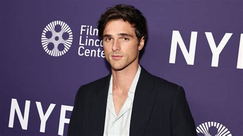 jacob elordi bisexual|Jacob Elordi says school peers called him ‘gay’ when he began。